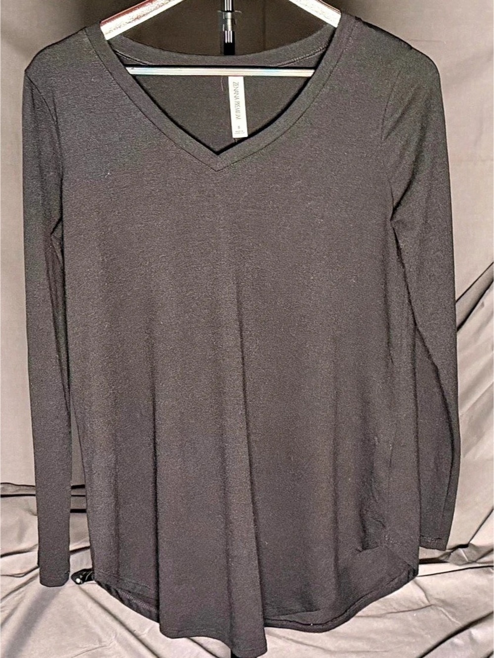 Zenana Premium Charcoal Grey Long Sleeve V-Neck Tunic Tee (Size S)